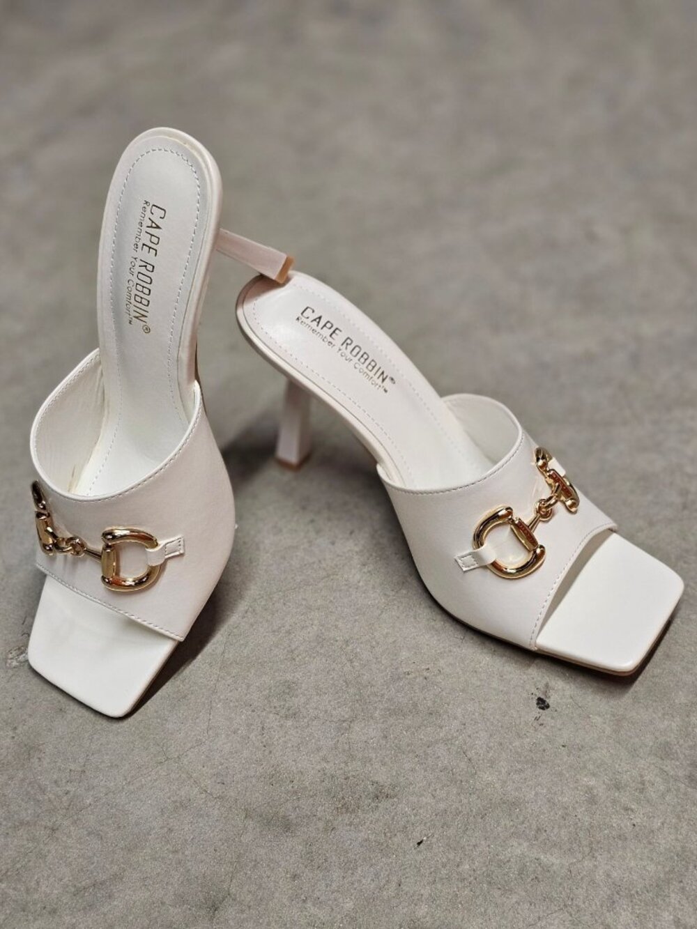 Square Toe White Heeled Mules With Gold Chain Detail - Elegant Slip-On Design Fo
